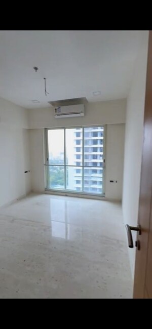 Room in 3 BHK Apartment at Ekta Tripolis, Goregaon West – for Rent