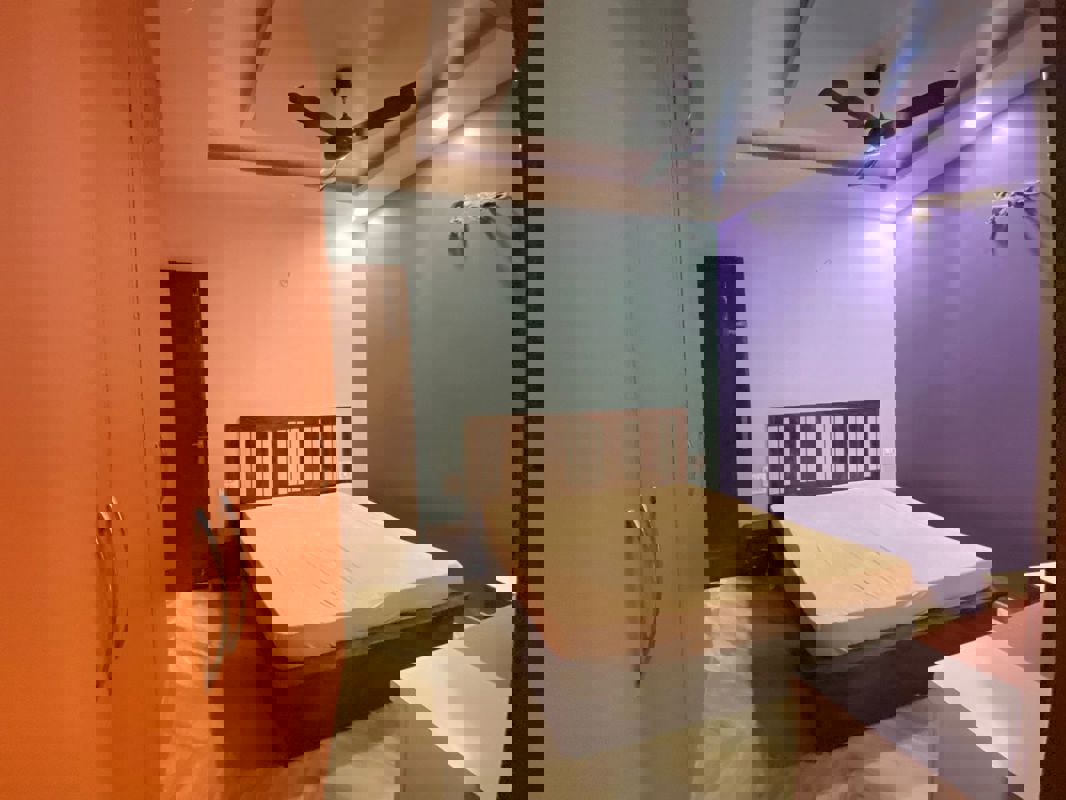 4 BHK + Pooja Room,Servant Room 2500 Sq.Mt. Builder Floor in Baba Delta Square