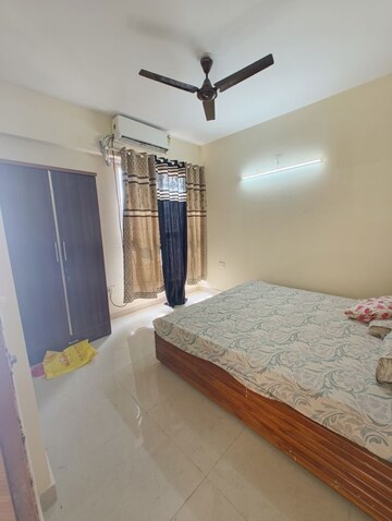 Room in 2 BHK Apartment at Signature Global Proxima, Sector 89 – for Rent