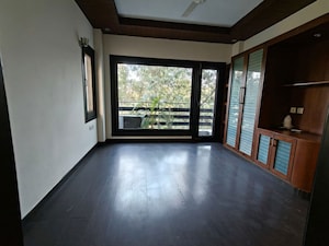 Room in 3 BHK Builder Floor at Vasant Vihar – for Rent