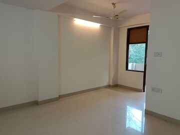 Room in 3 BHK Builder Floor at RWA Residential Society Sector 46, Sector 46 – for Rent