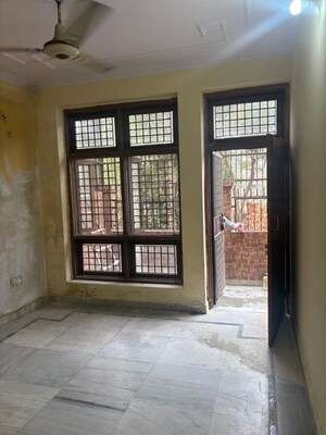 Room in 2 BHK Builder Floor at Gladiator Homes Plot, Xu Iii Greater Noida – for Rent