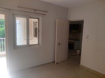 Room in 3.5 BHK Apartment at Eldeco Green Woods, Gomti Nagar – for Rent