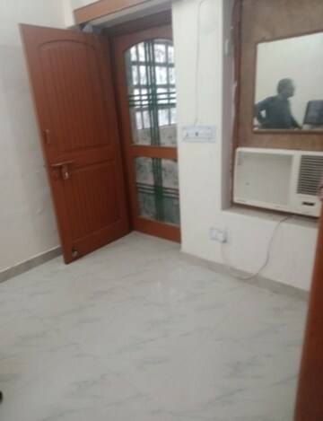 Room in 1 BHK Villa at Aliganj – for Rent