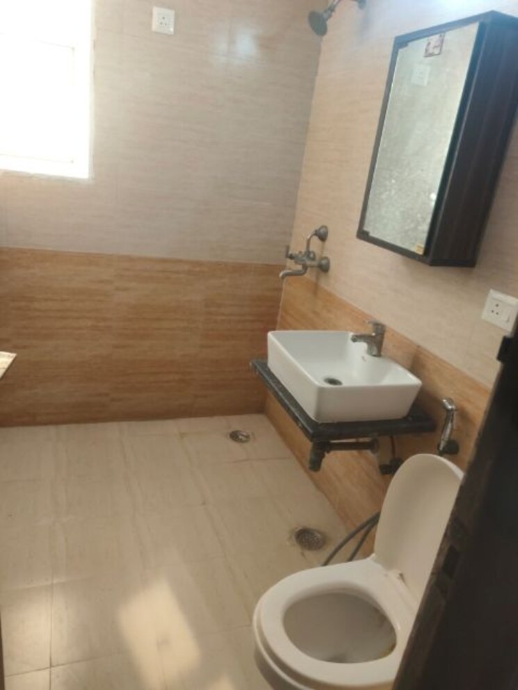 Bathroom, apex-athena 3 Bedroom 1895 Sq.Ft. Apartment In Sector 75 Noida 9795261