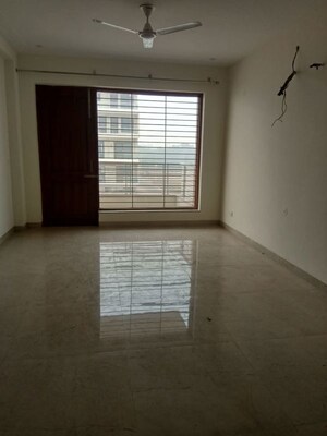Room in 3.5 BHK Apartment at Ireo Victory Valley, Sector 67 – for Rent
