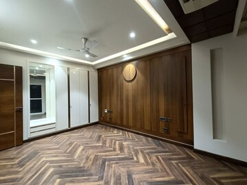 Bedroom in 4 BHK Builder Floor at Dlf Phase I – for Rent