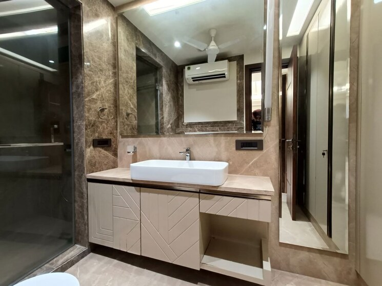 Bathroom, dlf phase i 4 Bedroom 402 Sq.Yd. Builder Floor In Dlf Phase I Gurgaon 9769413