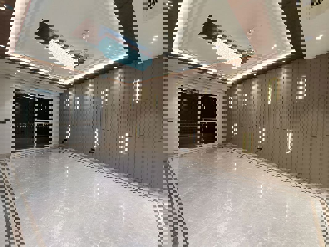 4 BHK + Pooja Room,Servant Room,Study Room,Extra Room Builder Floor For Rent in DLF Phase I