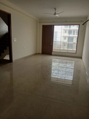 Room in 3.5 BHK Apartment at Ireo Victory Valley, Sector 67 – for Sale