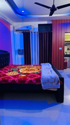 1.5 BHK + Extra Room Apartment For Rent in Polaars Royal Enclave