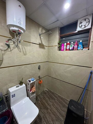 Master Bedroom in 2.5 BHK Builder Floor at Sushant Lok ii – for Rent