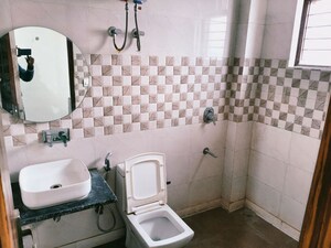 Master Bedroom in 2.5 BHK Builder Floor at Sushant Lok ii – for Rent