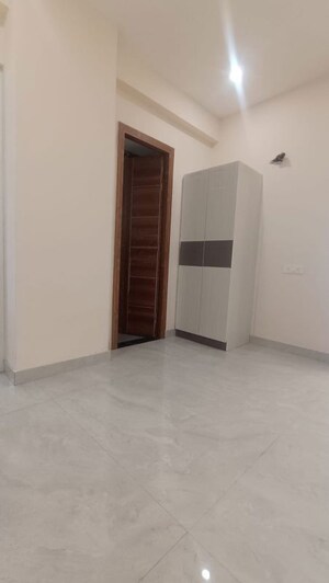 Room in 2 BHK Apartment at Gaurs Siddhartham, Siddharth Vihar – for Sale