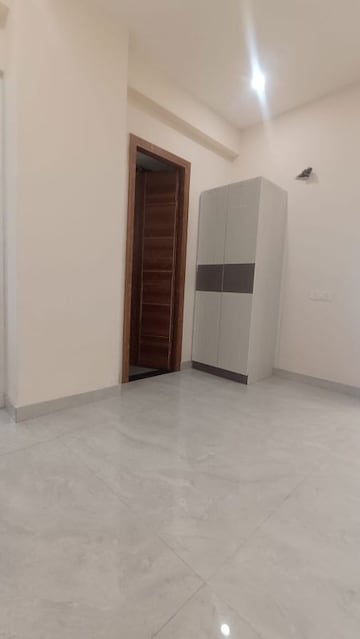 Room in 2 BHK Apartment at Gaurs Siddhartham, Siddharth Vihar – for Sale