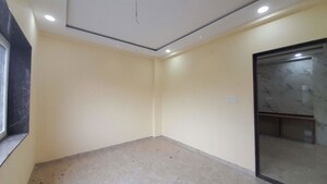 Room in 6+ BHK Independent House at Labhandi – for Rent