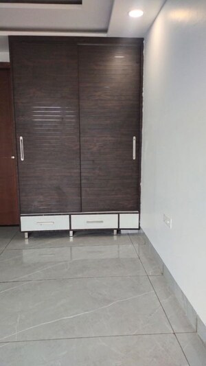 Room in 3 BHK Builder Floor at Uday Arden 45, Sector 45 – for Rent