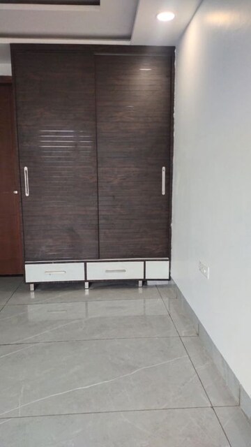 Room in 3 BHK Builder Floor at Uday Arden 45, Sector 45 – for Rent