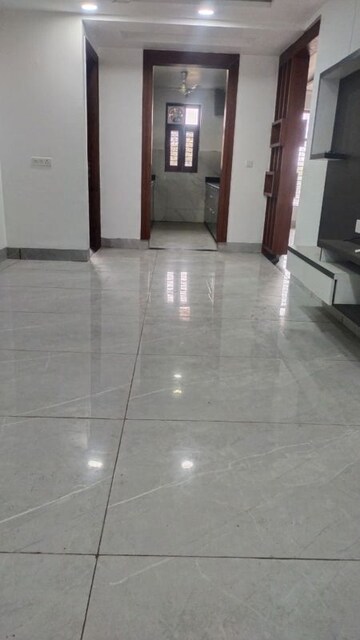 Room in 3 BHK Builder Floor at Uday Arden 45, Sector 45 – for Rent