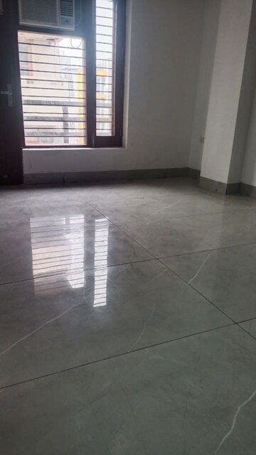 Room in 3 BHK Builder Floor at Uday Arden 45, Sector 45 – for Rent