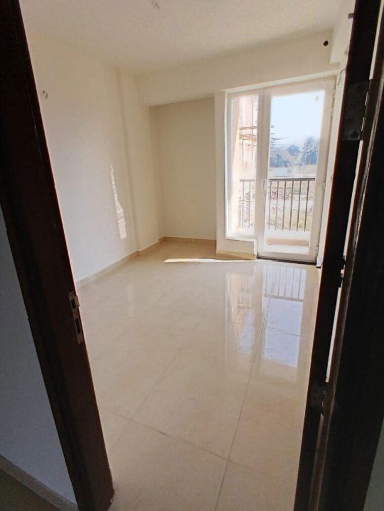 Room, sector 116 3 Bedroom 800 Sq.Ft. Apartment In Sector 116 Mohali 9674647
