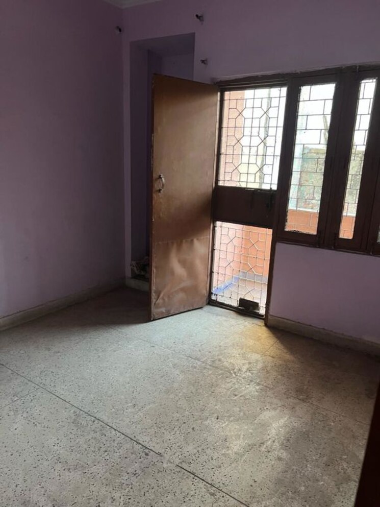 Room, majhola 2.5 Bedroom 50 Sq.Yd. Independent House In Majhola Moradabad 9795452
