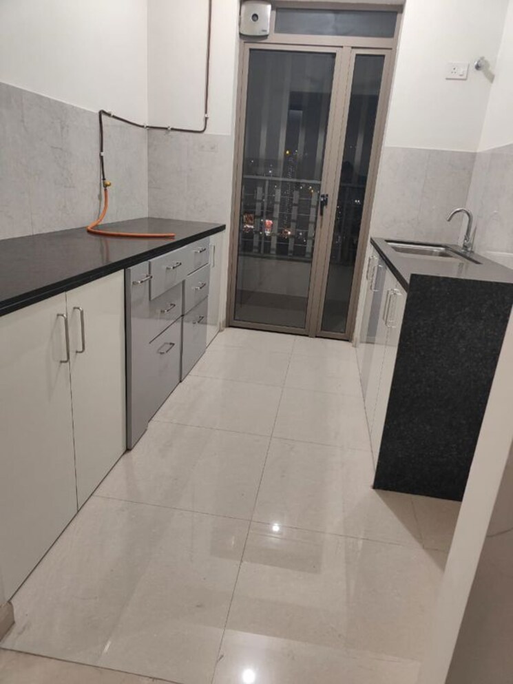 Kitchen, kalpataru-paramount 2 Bedroom 711 Sq.Ft. Apartment In Kapur Bawdi Thane 9795490