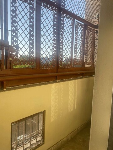 Room in 3 BHK Apartment at Sector 12 – for Rent