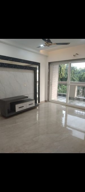 Parking in 3.5 BHK Builder Floor at Jadhunath Enclave, Sector 29 – for Rent