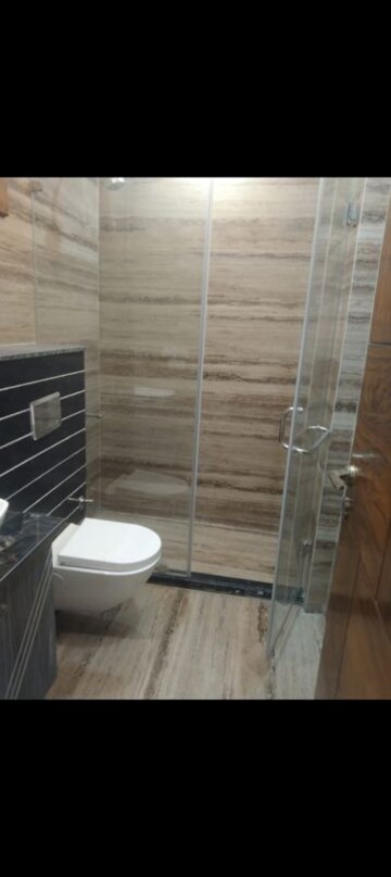 Bathroom in 3.5 BHK Builder Floor at Jadhunath Enclave, Sector 29 – for Rent