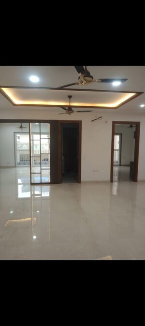 Room in 3.5 BHK Builder Floor at Jadhunath Enclave, Sector 29 – for Rent