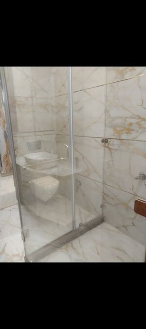 Bathroom in 3.5 BHK Builder Floor at Jadhunath Enclave, Sector 29 – for Rent