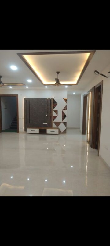 Living Room in 3.5 BHK Builder Floor at Jadhunath Enclave, Sector 29 – for Rent