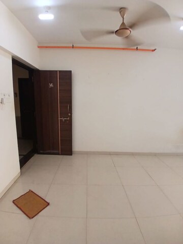 2 BHK Apartment For Rent in Malad East