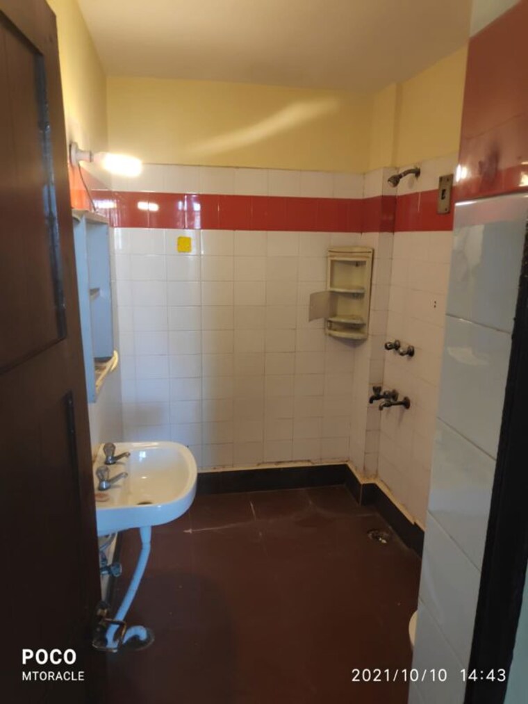 Bathroom, sector 19 dwarka 3 Bedroom 1400 Sq.Ft. Apartment In Sector 19 Dwarka Delhi 9795689