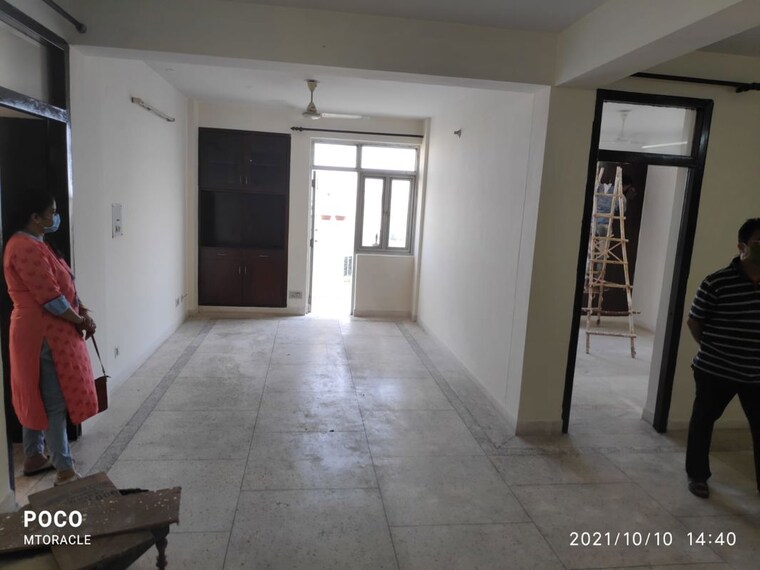 Room, sector 19 dwarka 3 Bedroom 1400 Sq.Ft. Apartment In Sector 19 Dwarka Delhi 9795689