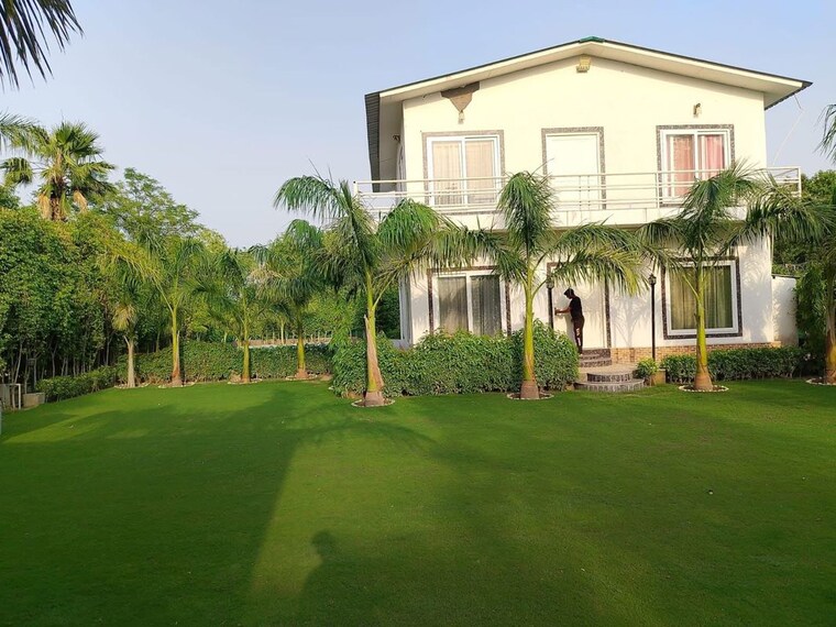 Garden, sector 135 3 Bedroom 1008 Sq.Yd. Villa In Sector 135 Noida 9795725