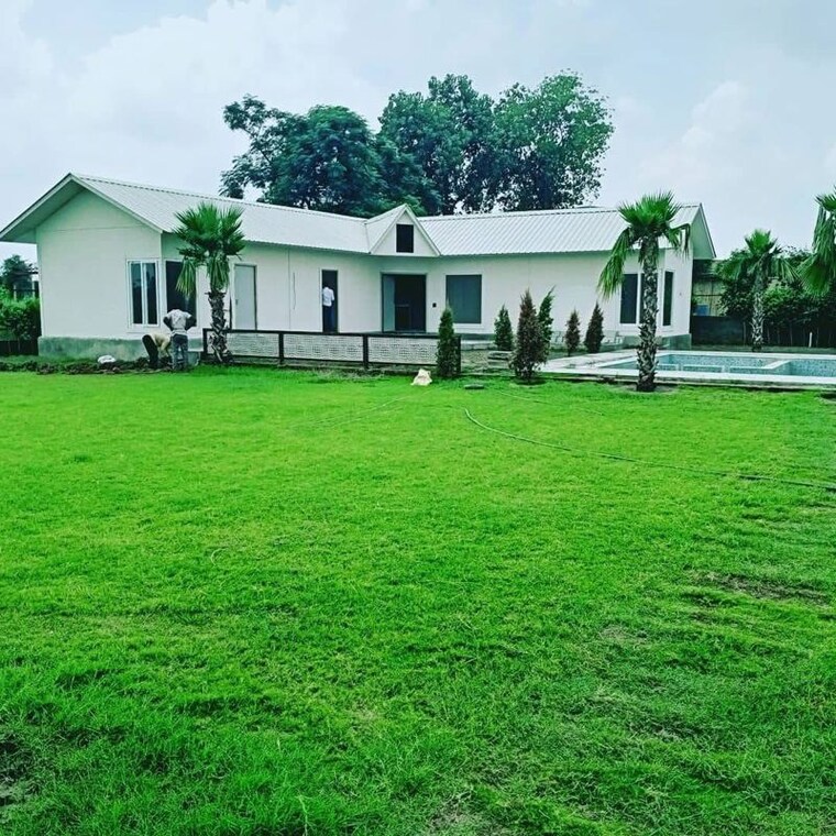 Garden, sector 135 3 Bedroom 1008 Sq.Yd. Villa In Sector 135 Noida 9795725