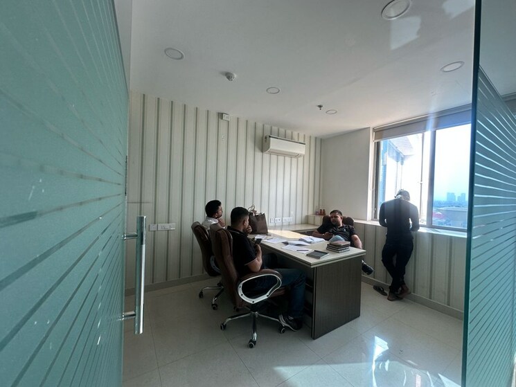 Team Area, emaar-emerald-plaza Commercial Office Space 650 Sq.Ft. In Sector 65 Gurgaon 9795753