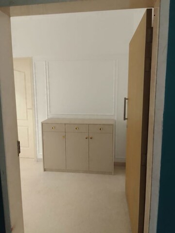 Room in 5 BHK Apartment at Kolte Patil 24K Glitterati, Pimple Nilakh – for Rent