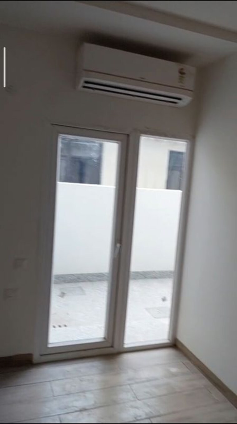 Room, wave-city 2.5 Bedroom 194 Sq.Ft. Apartment In Wave City Ghaziabad 9795876