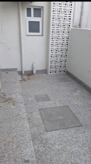 Room in 2.5 BHK Apartment at Wave City, Wave City – for Sale