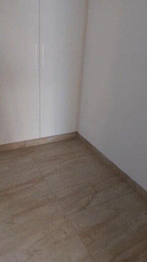 Room in 2.5 BHK Apartment at Wave City, Wave City – for Sale