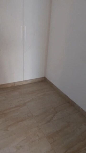 Room in 2.5 BHK Apartment at Wave City, Wave City – for Sale