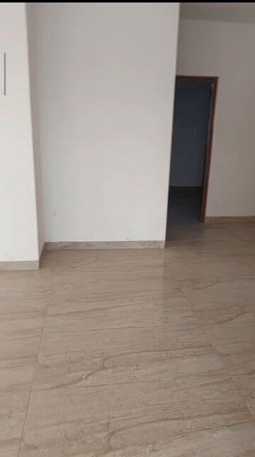 Room in 2.5 BHK Apartment at Wave City, Wave City – for Sale