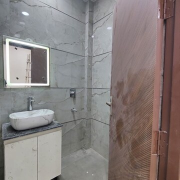 Bathroom in 3 BHK Apartment at Swami Shraddhanand Park – for Rent