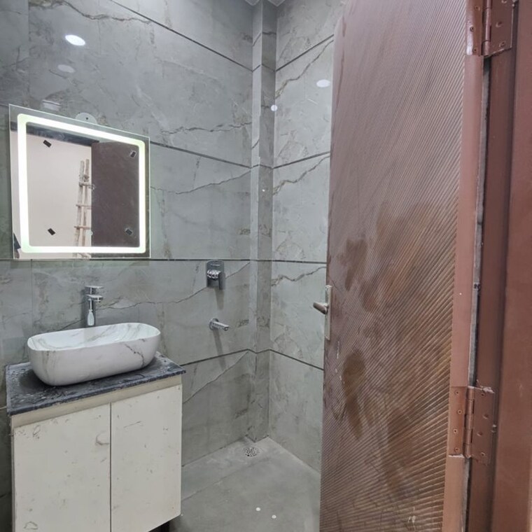 Bathroom, swami shraddhanand park 3 Bedroom 1900 Sq.Ft. Apartment In Swami Shraddhanand Park Delhi 9796064
