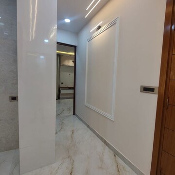 Building Lobby in 3 BHK Apartment at Swami Shraddhanand Park – for Rent