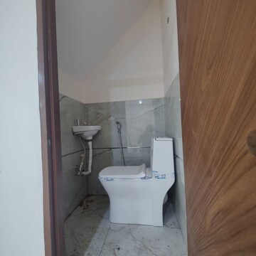 Bathroom in 3 BHK Apartment at Swami Shraddhanand Park – for Rent