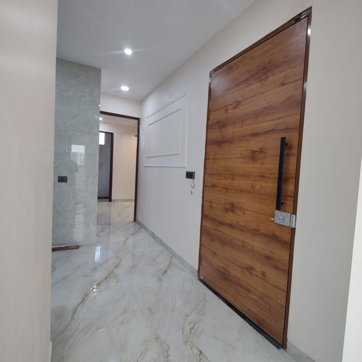 Room, swami shraddhanand park 3 Bedroom 1900 Sq.Ft. Apartment In Swami Shraddhanand Park Delhi 9796064